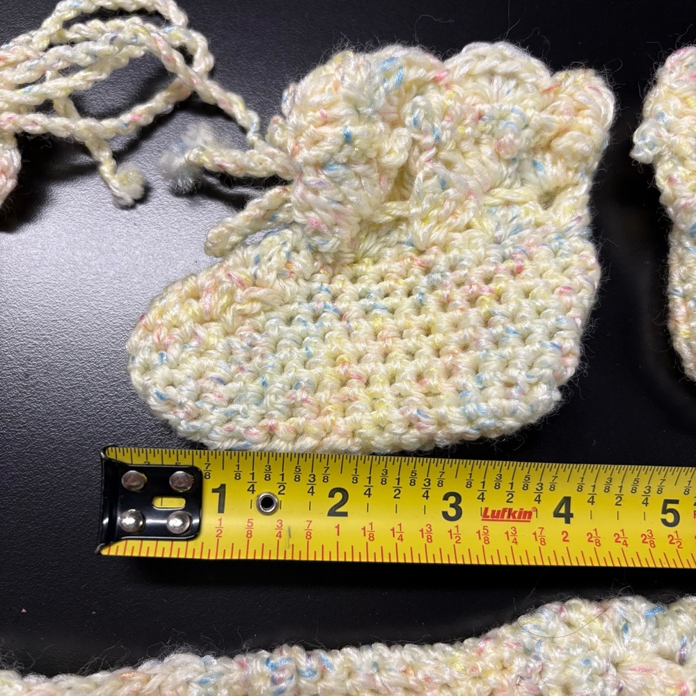Handmade‎ Crochet Baby Set in Pastel - Picture 3 of 7